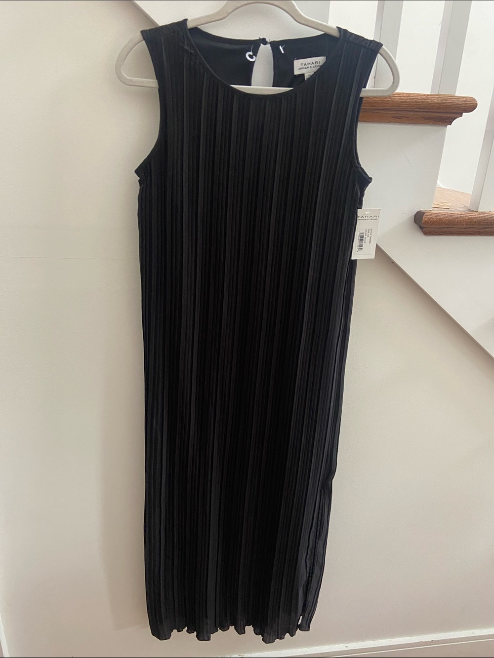 Tahari ASL Black Sleeveless Pleated Midi Dress